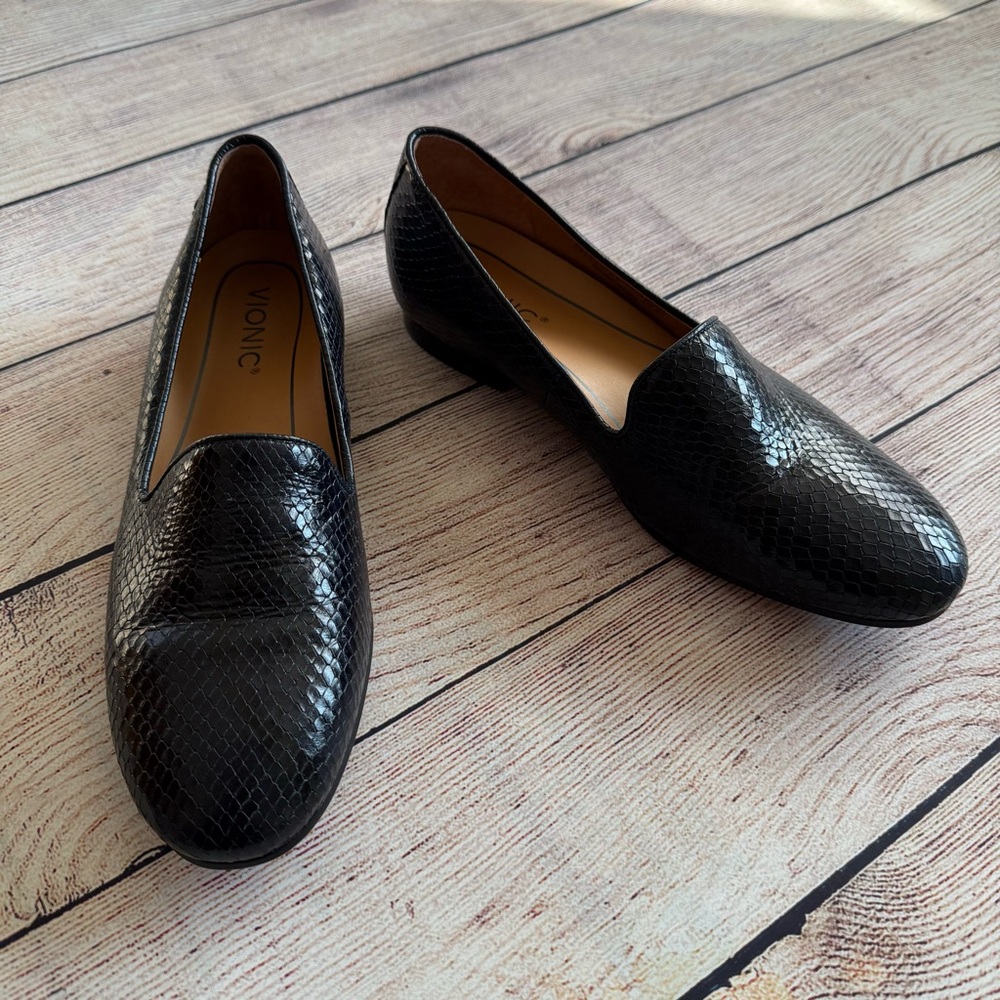 Vionic Willa Boa Snakeskin Embossed Black Leather Round Almond Toe Loafers